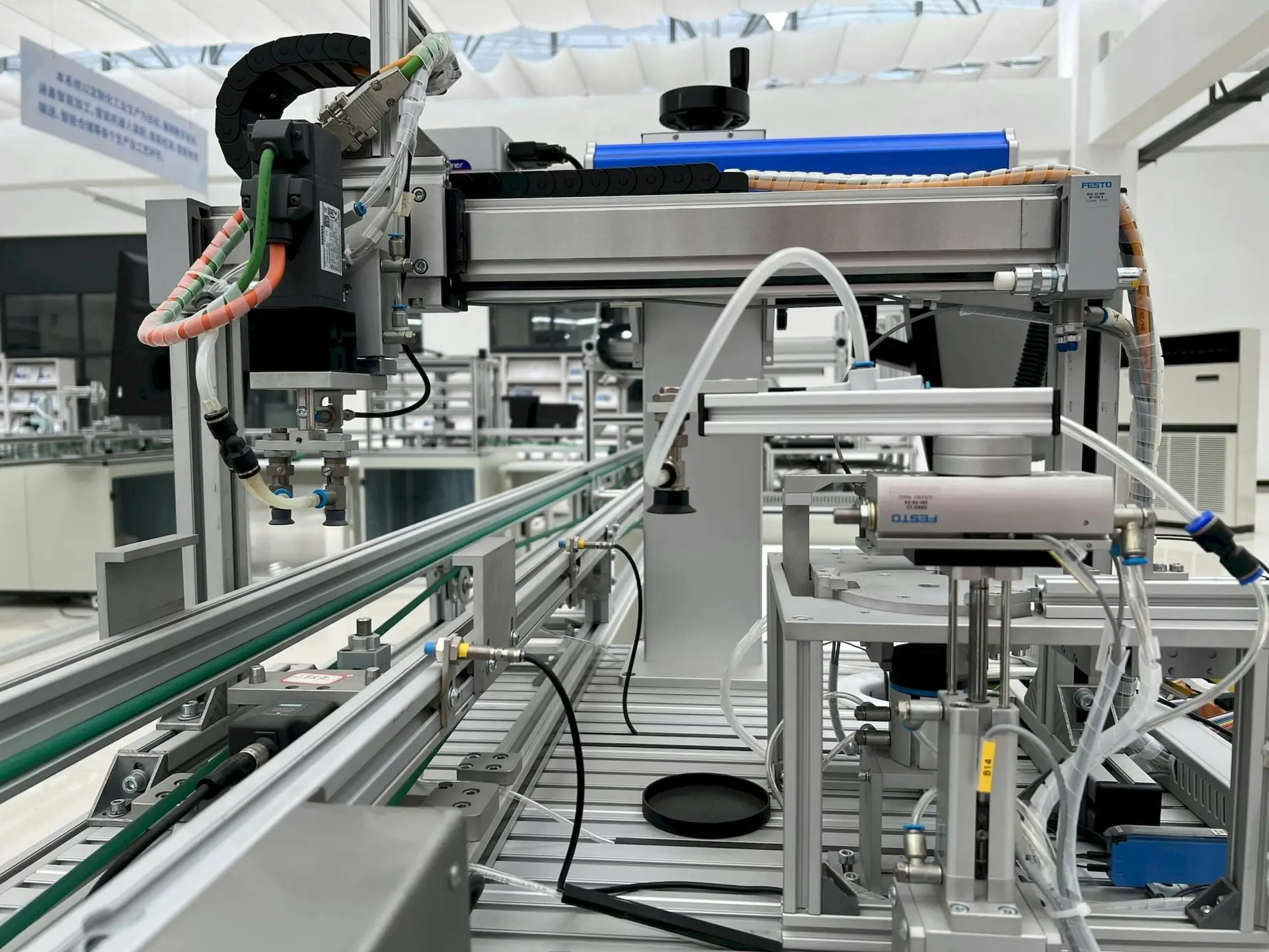 pexels-kjbromme-16647824 - zeronecontrol Automated production line